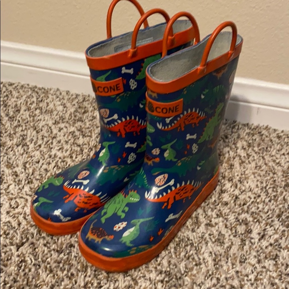 Dino rain boots
